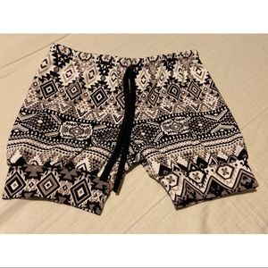 Little V Men bubble shorts, size 3-4